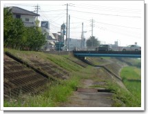 河川敷き.JPG